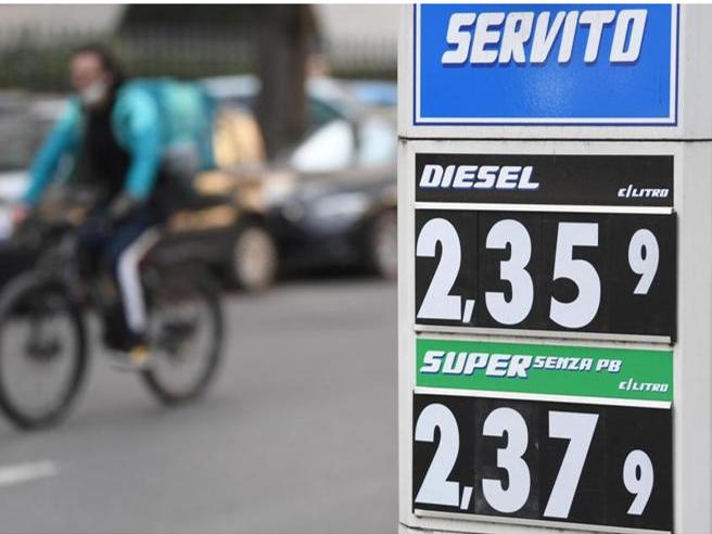 Copertina dell'articolo: Caro carburanti, Gaburro( Federagenti Cisal): “Chiediamo controlli su prezzi medi”